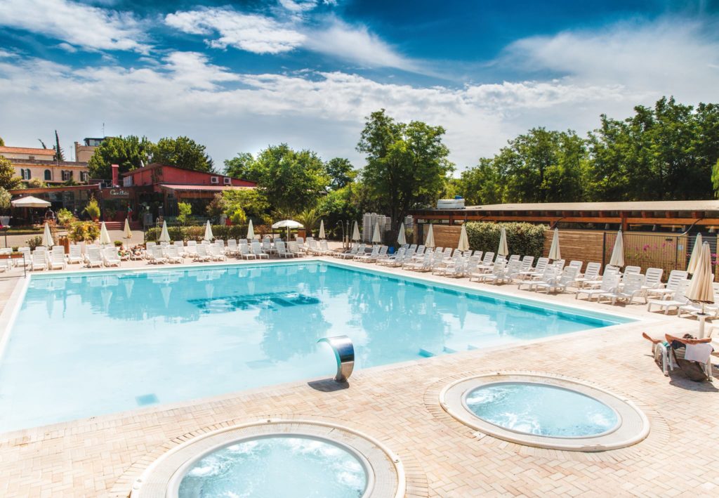 camping-village-roma-piscina.jpg