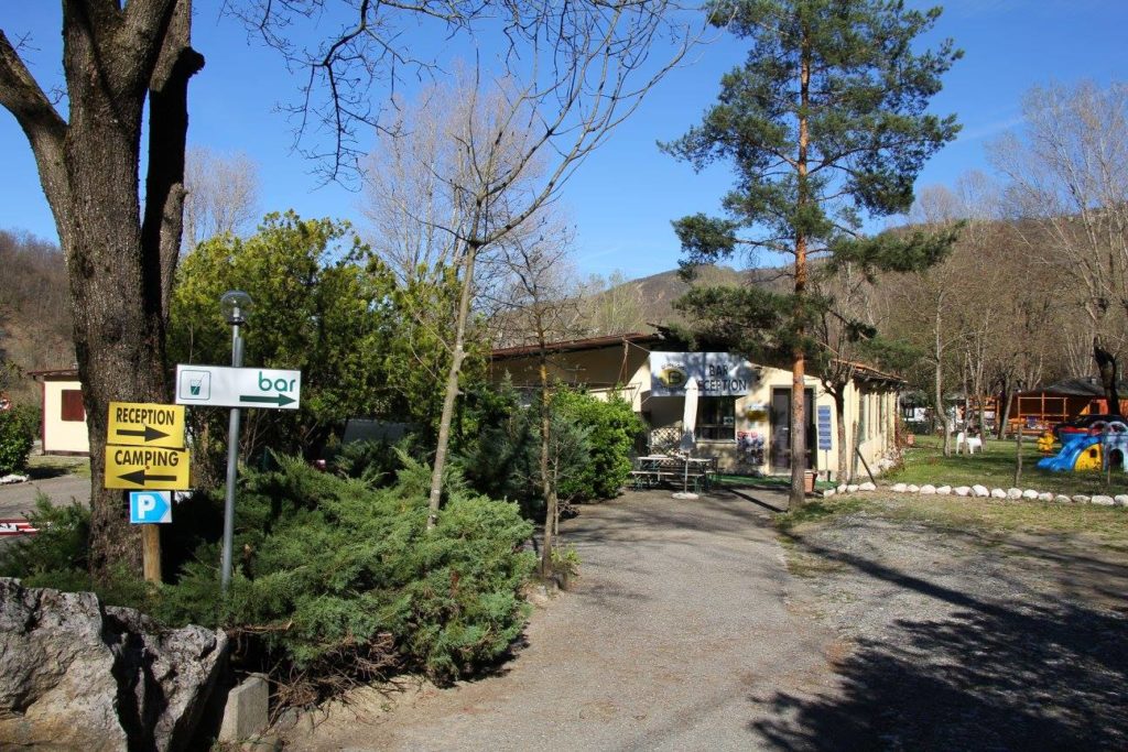 Camping-campaggio-Ponte-Barberino-ingresso-receptionl-Trebbia-Coli-Piacenza.jpg