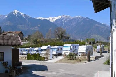 Area-attrezzata-camper-schneeburghof-merano.jpg