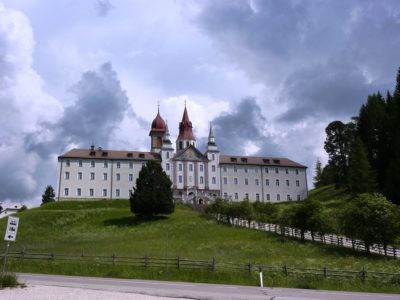 Parcheggio-Camper-Santuario-Madonna-Pietralba-Monte-San-Pietro.jpg