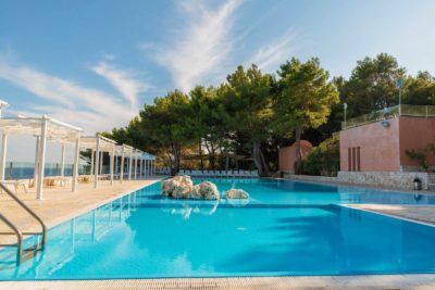 camping-la-scogliera-santa-cesarea-terme-salento-piscina.jpg
