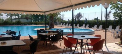 camping-residence-atlantide-montopoli-capitolo-piscine-bar.jpg