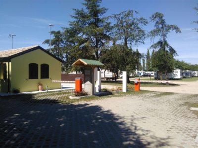 Ariaperta-sosta-camper-Ferrara-Lidi-Ferraresi-Comacchio-ingresso.jpg