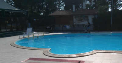 villaggio-turistico-campeggio-mare-blu-piscina.png