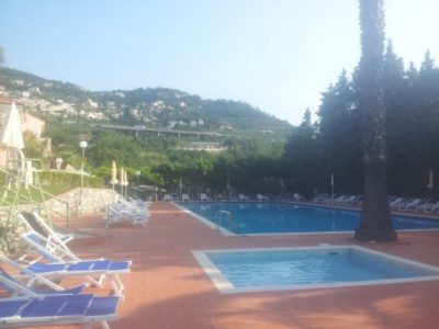 camping-residence-pian-dei-boschi-piscine.jpg