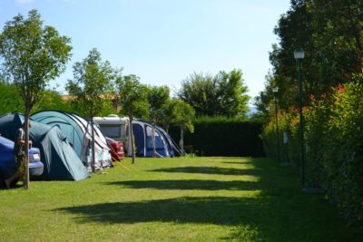 camping-le-brede-moniga-del-garda-piazzole.jpg