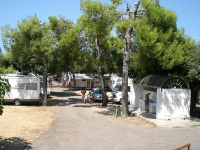 Sosta-camper-Isola-bella-Rodi-gargano-servizi.jpg