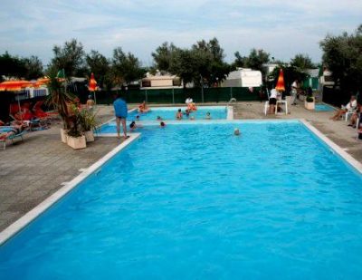 Camping-campeggio-Villaggio-Pineta-Milano-Marittima-Cervia-ROmagna-Riviera-Romagnola-piscina.jpg