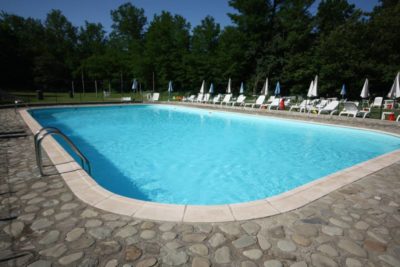 Camping-Castagneto-Villafranca-Lunigiana-Toscana-Piscina.jpg