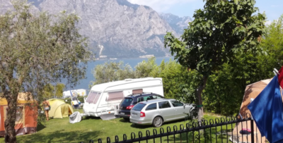azzurro-camping-malcesine-lago-di-garda-piazzole2.png