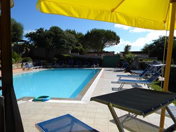 camping-la-liccia-santa-teresa-gallura-piscina.jpg