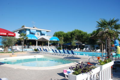 Camping-Golden-Beach-Giulianova-piscina.JPG