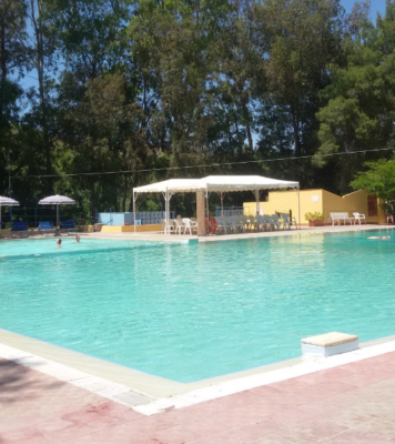 Area-Attrezzata-Terme-Acqua-Pia-Montevago-piscina.png