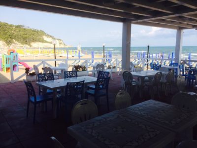 camping-villaggio-bellariva-peschici-bar-spiaggia.jpg