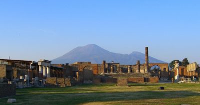 La Terrazza di Hermes Pompei Scavi.jpg