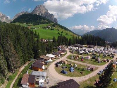 Camping-Colfosco-Almi-Val-Badia-Dolomiti-sci.jpg