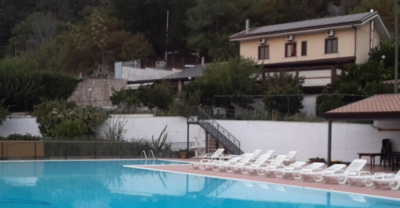 CONTURSI TERME-agriturismo-il-giardino-piscina.png